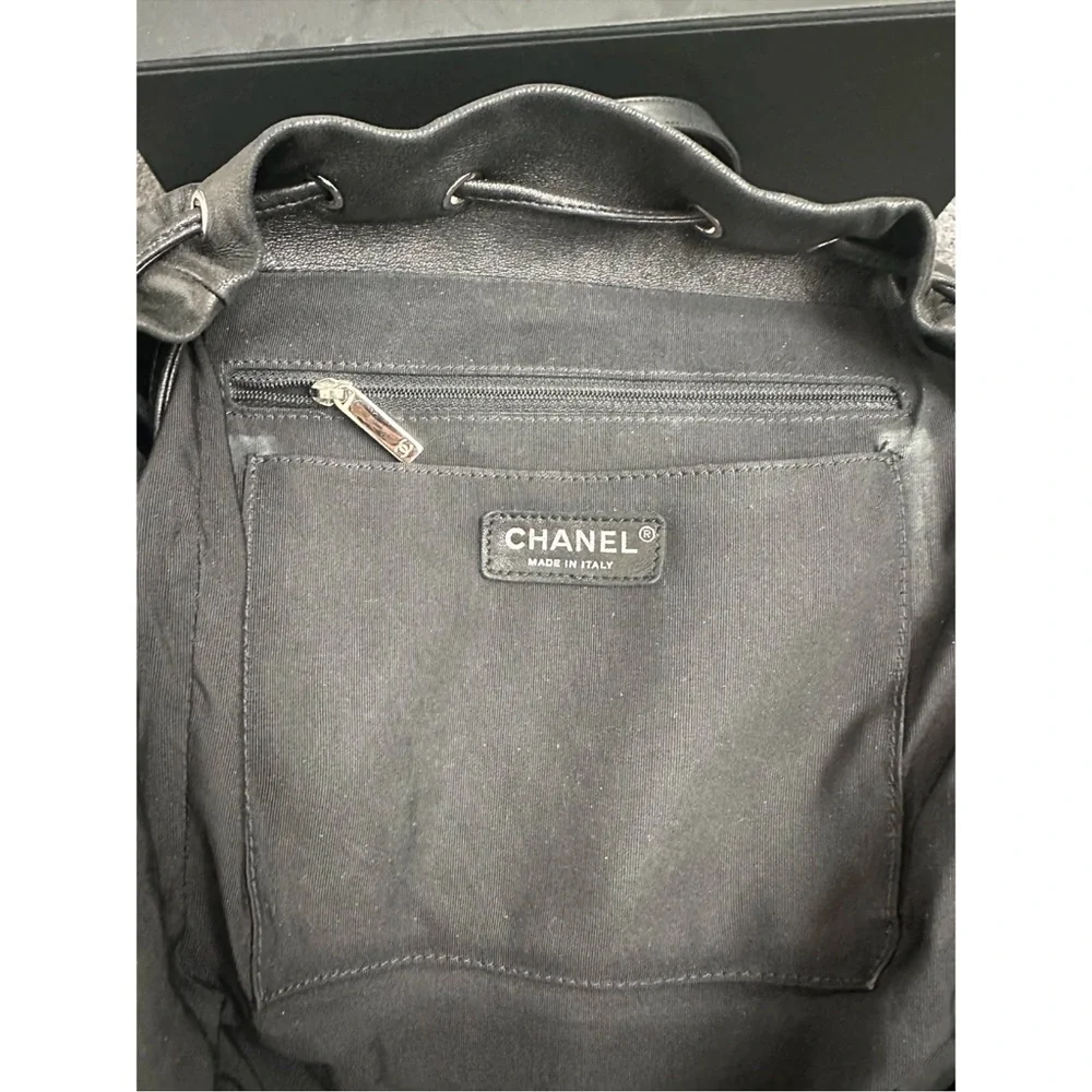 CHANEL Black Interior Leather Bagpack‎ .